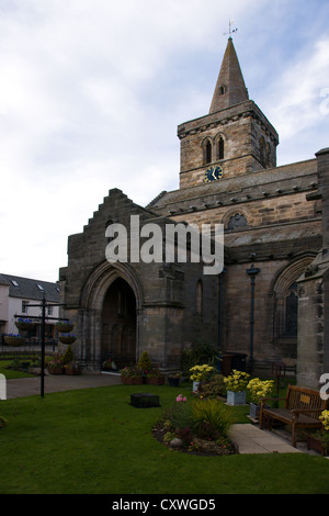 Heilige Dreiheit Pfarrkirche im Stadtzentrum von St. Andrews, Fife, Schottland Stockfoto