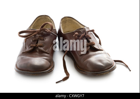 ein paar Vintage braun Kinder Lederschuhe Schule isoliert Stockfoto