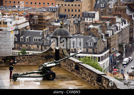 01:00 Gun, Edinburgh Castle Stockfoto