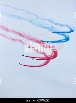 Eine Aufführung durch die französischen akrobatische Patrouille (Patrouille de France) während der Cervolix-Air-Festival. Alpha Jet E. Stockfoto