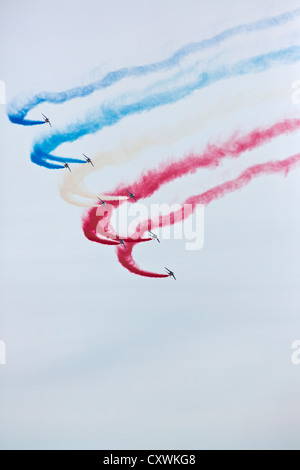 Eine Aufführung durch die französischen akrobatische Patrouille (Patrouille de France) während der Cervolix-Air-Festival. Alpha Jet E. Stockfoto