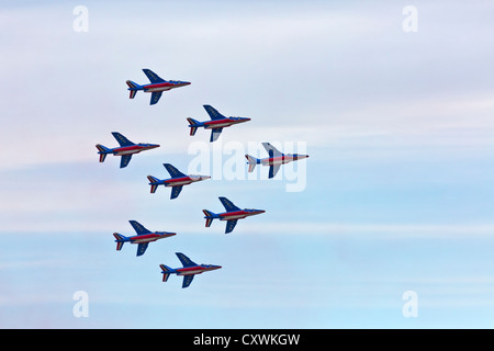 Eine Aufführung durch die französischen akrobatische Patrouille (Patrouille de France) während der Cervolix-Air-Festival. Alpha Jet E. Stockfoto