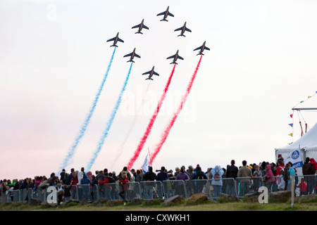 Eine Aufführung durch die französischen akrobatische Patrouille (Patrouille de France) während der Cervolix-Air-Festival. Alpha Jet E. Stockfoto