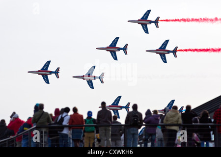 Eine Aufführung durch die französischen akrobatische Patrouille (Patrouille de France) während der Cervolix-Air-Festival. Alpha Jet E. Stockfoto