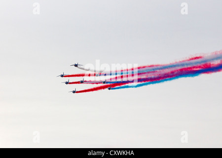 Eine Aufführung durch die französischen akrobatische Patrouille (Patrouille de France) während der Cervolix-Air-Festival. Alpha Jet E. Stockfoto