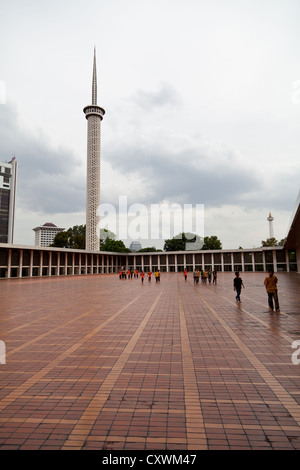 Minarett der Moschee Istqlal in Jakarta Stockfoto