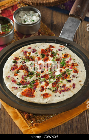 Uttapam Süd indische vegetarische Pfannkuchen Stockfoto