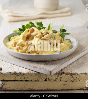 Teller mit Krönung Huhn Stockfoto