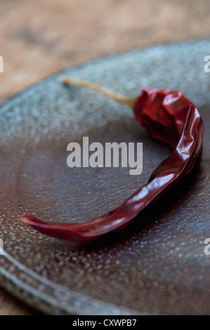 Nahaufnahme von getrocknete rote Chili auf Platte Stockfoto