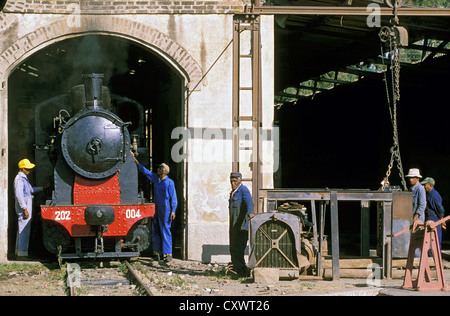 Umbau des Eritrea Bahn zwischen Masawa auf der Küste des Roten Meeres und der Hauptstadt Asmara. Dampf-Depot in Asmara. Stockfoto