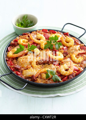 Gericht aus Huhn und Garnelen paella Stockfoto