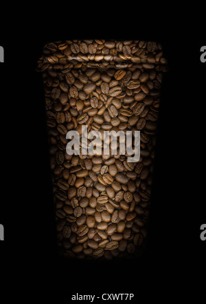 Kaffeebohnen in Form der Tasse Stockfoto