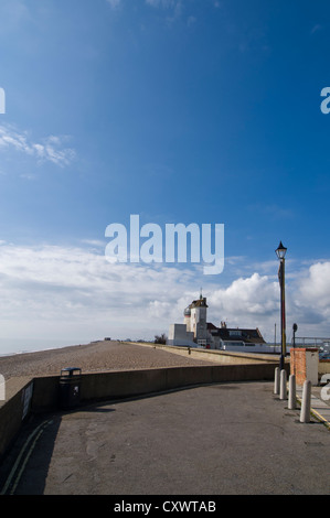 Aldeburgh Leuchtturm gesehen vom Brudenell Hotel in Suffolk, England Stockfoto