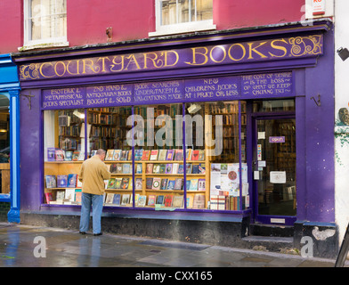 Buchhandlung in Glastonbury, Somerset, England, UK Stockfoto