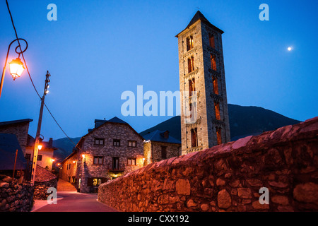 Romanische Kirche Santa Eulàlia in Erill la Vall in Vall de Boí, Katalonien, Spanien. Als UNESCO-Weltkulturerbe anerkannt. Stockfoto