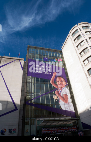 2012 Olympische Sponsor British Telecom Gebäude mit Kampagne Werbung London, England, UK Stockfoto
