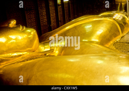 Alten Bangkok Juli-2000 (Digital Slide-Wandlung) Reclining, liegend, Buddha im Tempel Wat Phoo Bangkok, Thailand Stockfoto