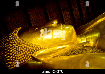 Alten Bangkok Juli-2000 (Digital Slide-Wandlung) Reclining, liegend, Buddha im Tempel Wat Phoo Bangkok, Thailand Stockfoto