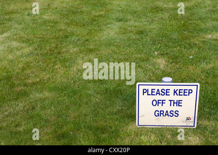 Melden Sie Warnung Leute, bitte halten Sie Off The Grass, England, UK Stockfoto