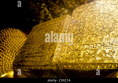 Alten Bangkok Juli-2000 (Digital Slide-Wandlung) Reclining, liegend, Buddha im Tempel Wat Phoo Bangkok, Thailand Stockfoto