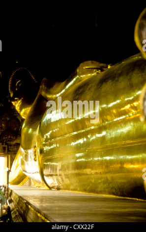 Alten Bangkok Juli-2000 (Digital Slide-Wandlung) Reclining, liegend, Buddha im Tempel Wat Phoo Bangkok, Thailand Stockfoto