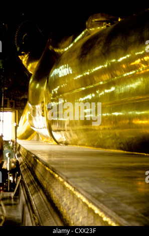 Alten Bangkok Juli-2000 (Digital Slide-Wandlung) Reclining, liegend, Buddha im Tempel Wat Phoo Bangkok, Thailand Stockfoto