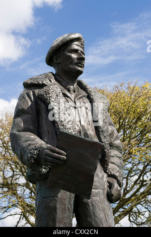 Statue des zweiten Weltkriegs Kommandant Field Marshall Viscount Montgomery, Portsmouth, UK Stockfoto