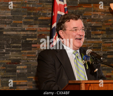 Kanadas Finanzminister Jim Flaherty richtet eine Spendenaktion im Oktober 2012. Stockfoto