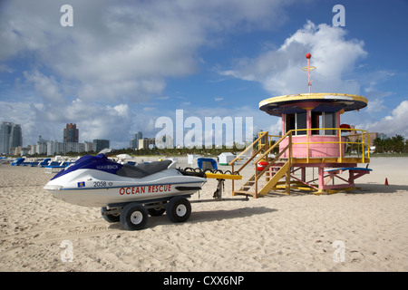 10Th street Lifeguard tower Miami South Beach Ocean Rescue Turm und Jetski Rettungsfahrzeug florida usa Stockfoto