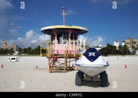 10Th street Rettungsschwimmer Miami South Beach Ocean Rescue Turm und Jetski Rettungsfahrzeug florida usa Stockfoto