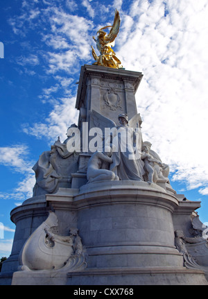 Das Victoria Memorial im Zentrum der Gärten der Königin vor Buckingham Palace, Queen Victoria gewidmet. Stockfoto