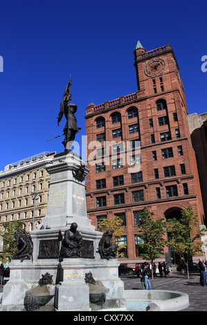 Statue des Sieur Paul de Chomedey de Maisonneuve, Platz d ' Armes, Old Montreal, Montreal, Quebec, Kanada Stockfoto