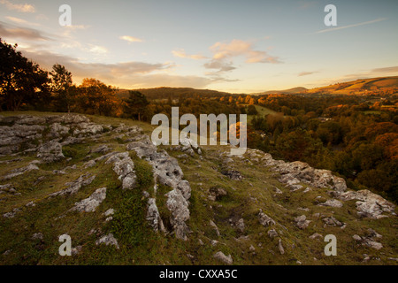 Sonnenaufgang über dem Kriegsfuß und Bereich Clwydian in Nord-Wales Stockfoto