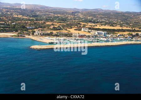 Luftaufnahme von Latchi Marina, Bereich Paphos, Zypern Stockfoto