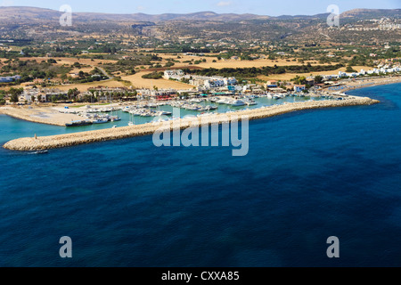 Luftaufnahme von Latchi Marina, Bereich Paphos, Zypern Stockfoto