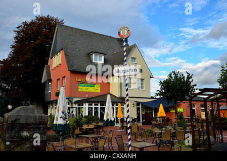Ein Biergarten in der kleinen Stadt Bad Bentheim, Westdeutschland. Stockfoto