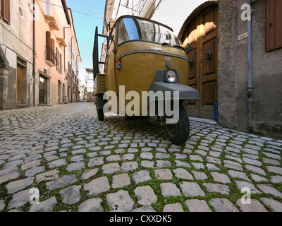 Piaggio Ape, kleinen dreirädrigen Van, Süditalien, Italien, Europa, publicground Stockfoto