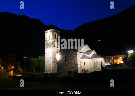 Kirche von Sant Feliu de Barruera, UNESCO-Weltkulturerbe, romanische Kirche im Boí-Tal, Pyrenäen, Katalonien, Spanien Stockfoto