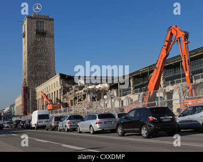 Abbrucharbeiten auf dem Südflügel von Stuttgart Hauptbahnhof, Hauptbahnhof, als Teil des Projekts Stuttgart 21. Stockfoto