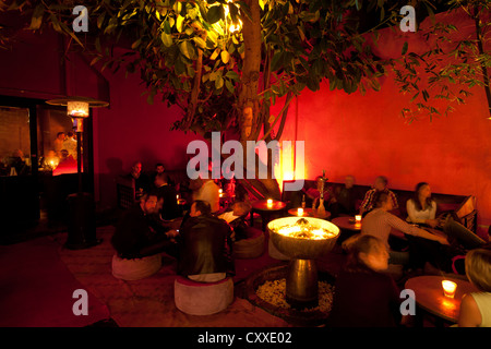 Comptoir Restaurant mit Bauchtänzerinnen Marrakesch Marokko Stockfoto