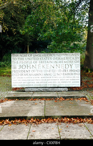 John F Kennedy Gedenkstein an Runnymede in England. Stockfoto