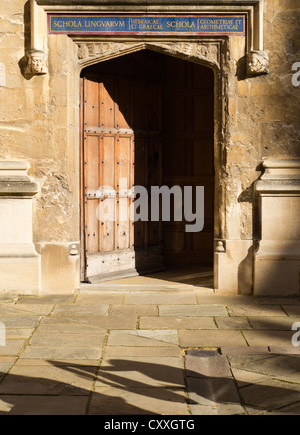 Tür zur School of Languages, Bodleian Library Oxford - Schatten Stockfoto