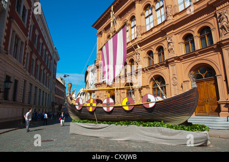 Viking Schiff Replik außerhalb lettische Kriegsmuseum in Vecriga Altstadt Riga Lettland Europa Stockfoto