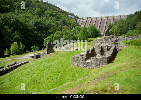 Die stillgelegten und verlassenen führen Minen am Bryntail unterhalb des Damms Clywedog Reservoir.  SCO 8666 Stockfoto