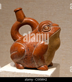 Steigbügel Auslauf Flasche Frosch 2. – 5. Jahrhundert Peru peruanischer Moche Keramik 17,8 cm Stockfoto