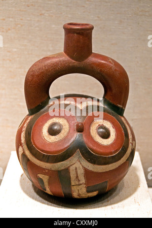 Steigbügel Auslauf Flasche Owl15th – 9. Jahrhundert BCE Peru peruanischer Cupisnique Keramik Stockfoto