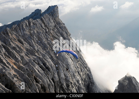 Paragliding, Einführung von Mt-Zugspitze, 2962m, Deutschlands höchstem Berg, Bayern Stockfoto
