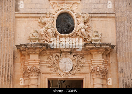 Detail des Einganges zum National Museum of Natural History in der barocken Palazzo Vilhena, Mdina, Malta. Stockfoto