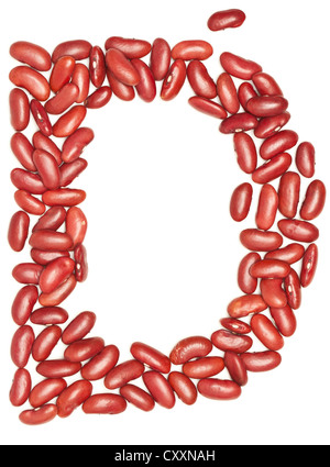 D, Alphabet aus roten Bohnen. auf weiß. Stockfoto