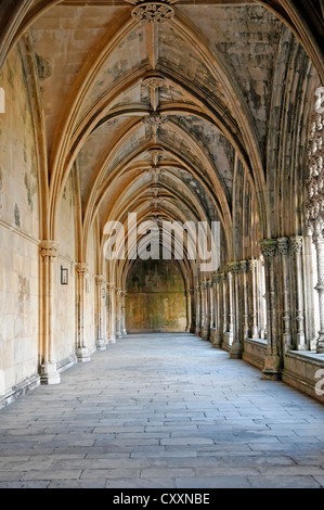 Kreuzgang im dominikanischen Kloster Mosteiro de Santa Maria da Vitoria, UNESCO-Weltkulturerbe, Batalha, Leiria district Stockfoto